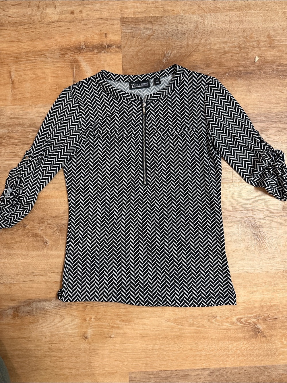 Karen Scott Black & White Chevron Zip-Front Knit Top